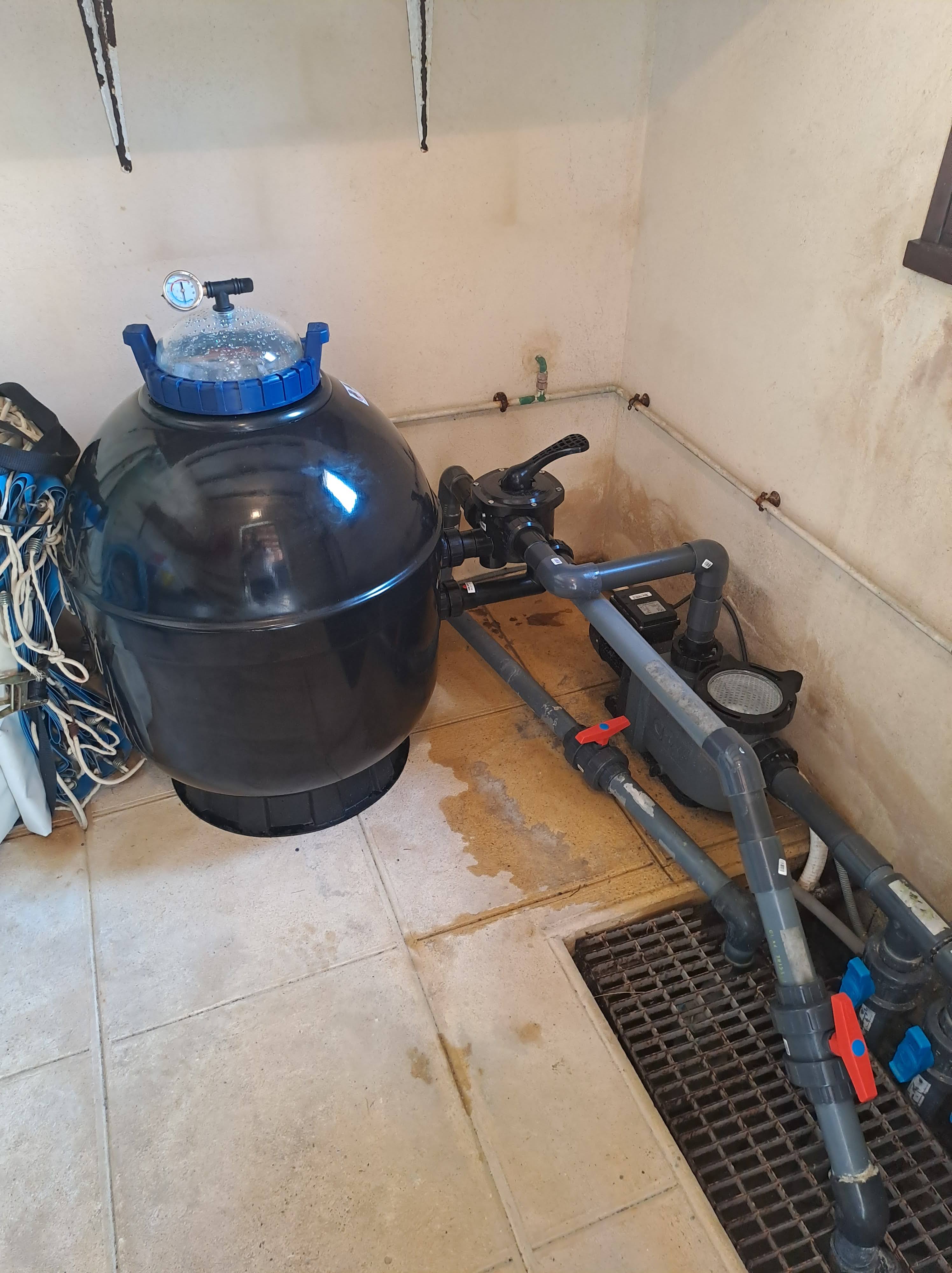 Nouvelle cuve de filtration à verre avec vanne 6 voies après remplacement
