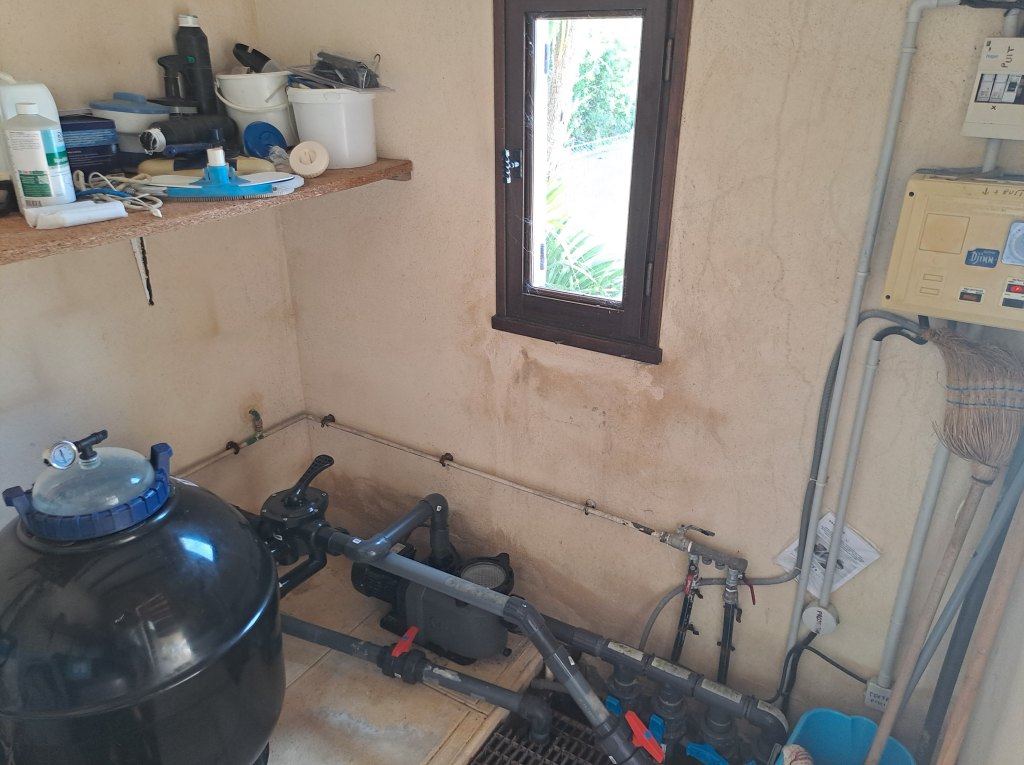 Local technique avant installation du régulateur pH et Redox BWT